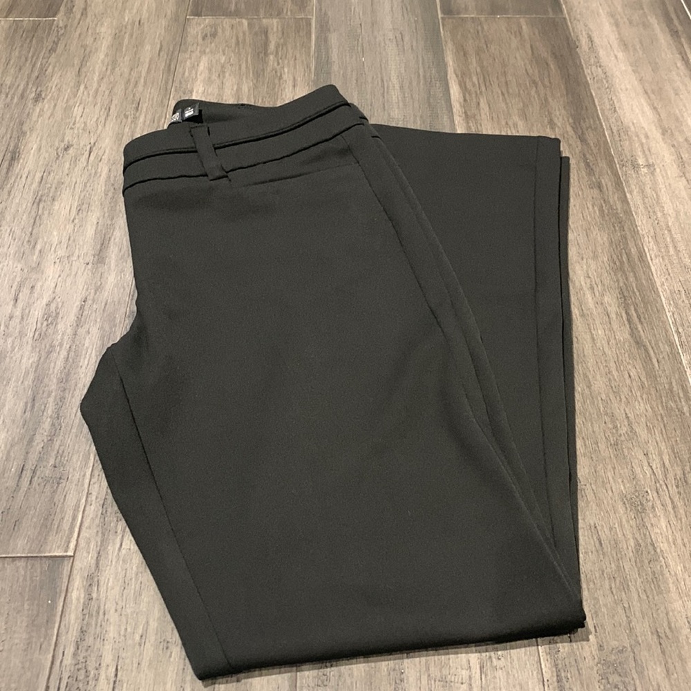 NY&Company 7th Ave Signature fit straight lag pant.